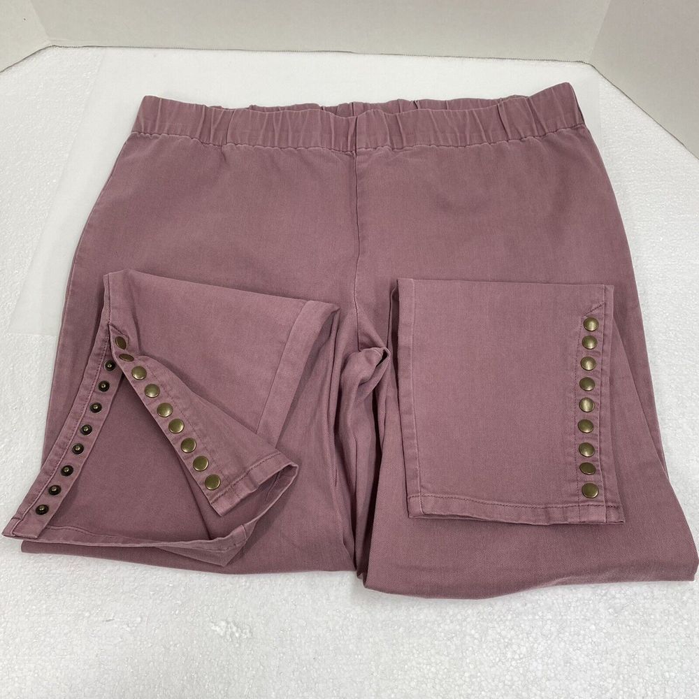 Soft Surroundings Ankle Pant Wine color with snaps at ankle Pull on denim Casual